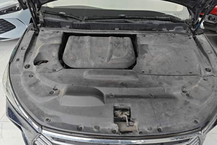 Used BYD Song MAX 2018 1.5T Automatic Smart Connect Luxury 6-Seater Engine Bay