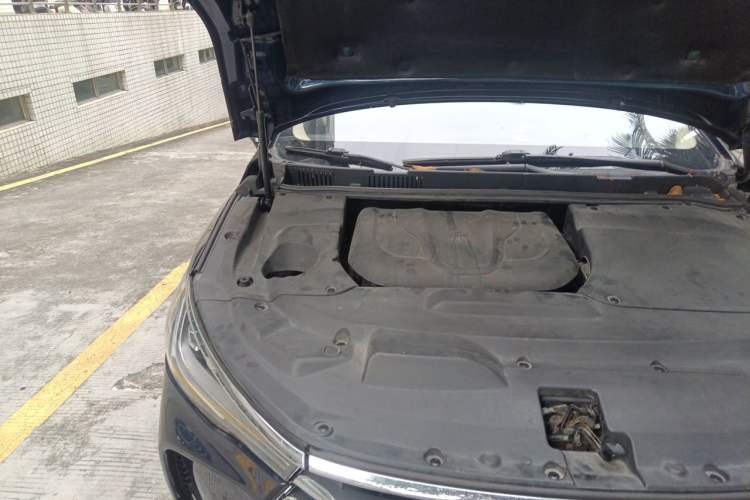 Used BYD Song MAX 2018 1.5T Automatic Smart Connect Luxury 6-Seater Engine Bay Right