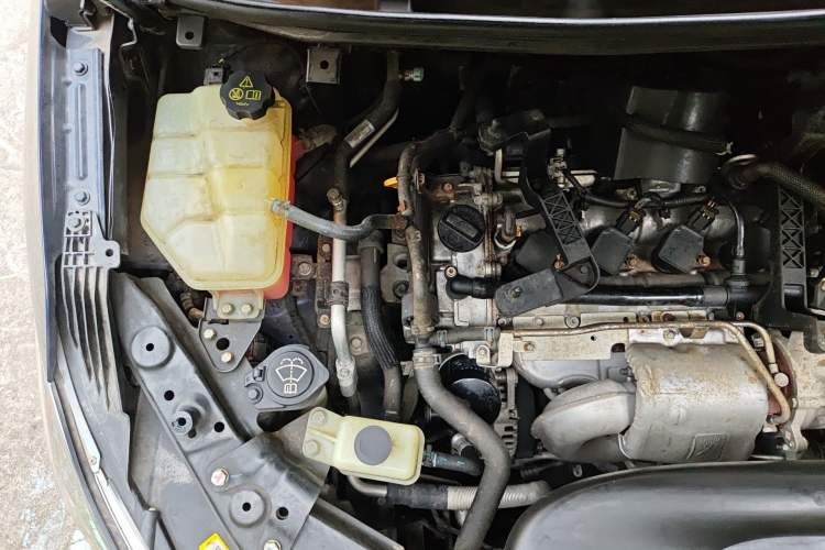 Used BYD Song MAX 2018 1.5T Automatic Smart Connect Luxury 6-Seater Engine Bay Right