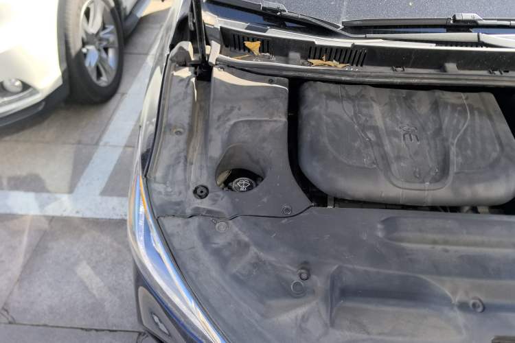 Used BYD Song MAX 2018 1.5T Automatic Smart Connect Luxury 6-Seater Engine Bay Right