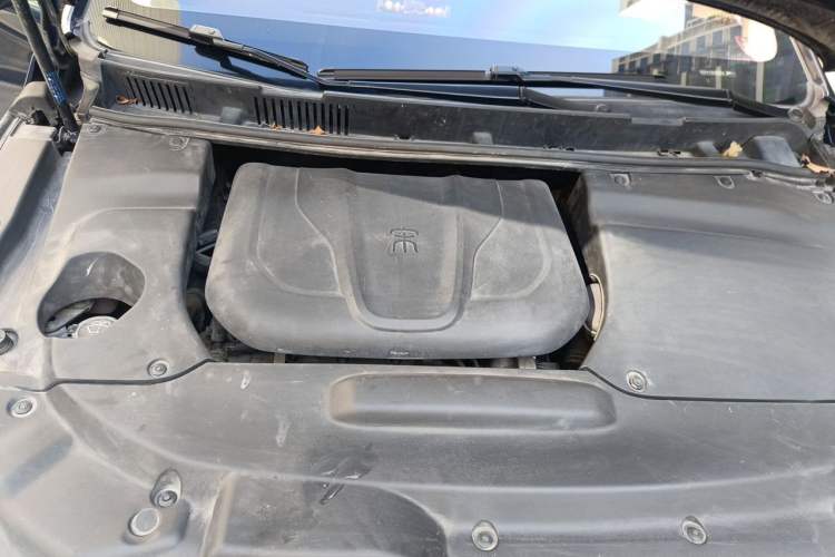 Used BYD Song MAX 2018 1.5T Automatic Smart Connect Luxury 6-Seater Engine Bay
