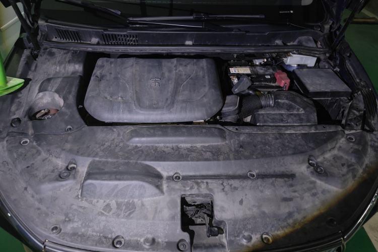 Used BYD Song MAX 2018 1.5T Automatic Smart Connect Luxury 6-Seater Engine Bay