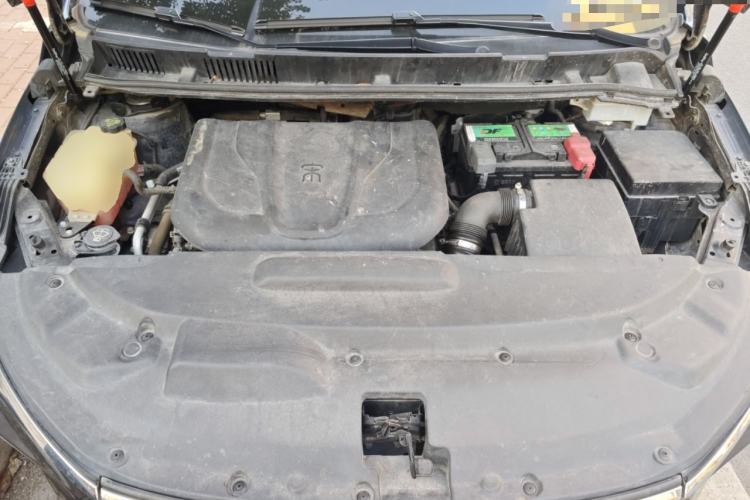 Used BYD Song MAX 2018 1.5T Manual Smart Connect Luxury 6-Seater Engine Bay