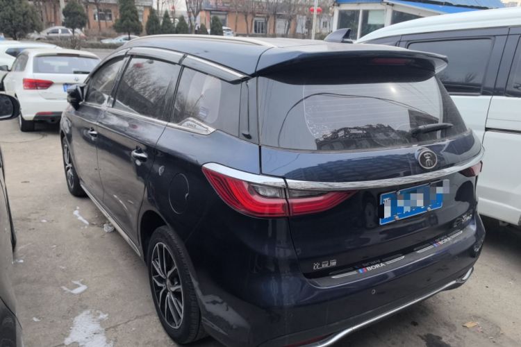 Used BYD Song MAX 2018 1.5T Automatic Smart Connect Elite Model with 6 Seats Exterior 2