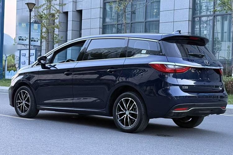 Used BYD Song MAX 2018 1.5T Manual Smart Connect Luxury 6-Seater Exterior 2