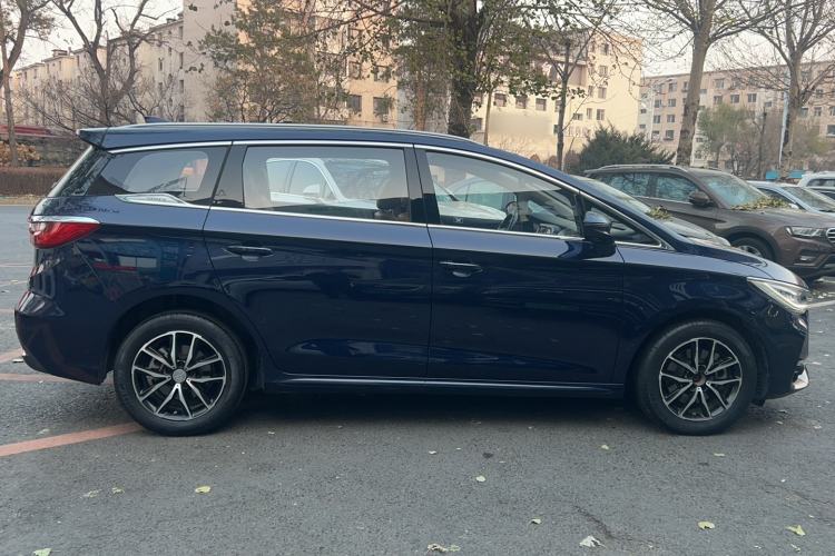 Used BYD Song MAX 2018 1.5T Automatic Smart Connect Luxury 6-Seater Exterior 2