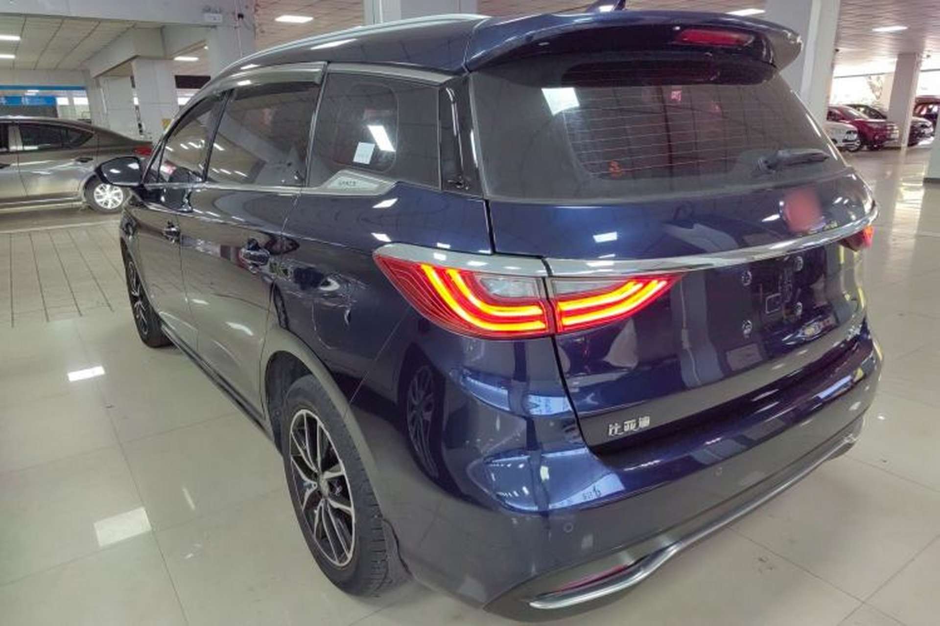 Used BYD Song MAX 2018 1.5T Automatic Smart Connect Elite Model with 6 Seats Exterior 2