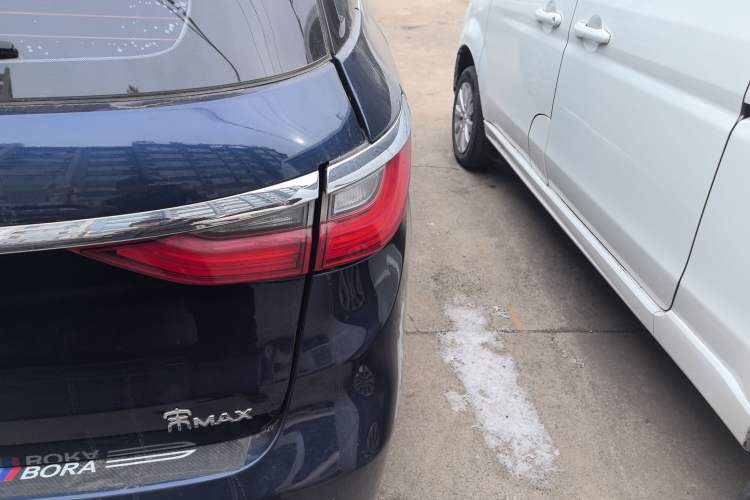 Used BYD Song MAX 2018 1.5T Automatic Smart Connect Elite Model with 6 Seats Exterior 3