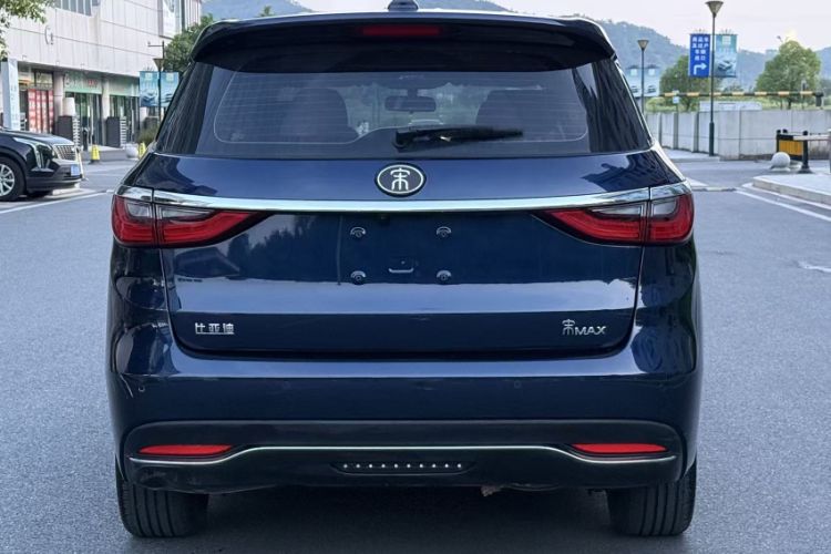 Used BYD Song MAX 2018 1.5T Manual Smart Connect Luxury 6-Seater Exterior 3