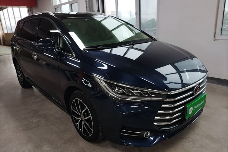 Used BYD Song MAX 2018 1.5T Automatic Smart Connect Elite Model with 6 Seats Front Right 45 Deg