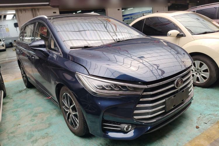 Used BYD Song MAX 2018 1.5T Automatic Smart Connect Elite Model with 6 Seats Front Right 45 Deg