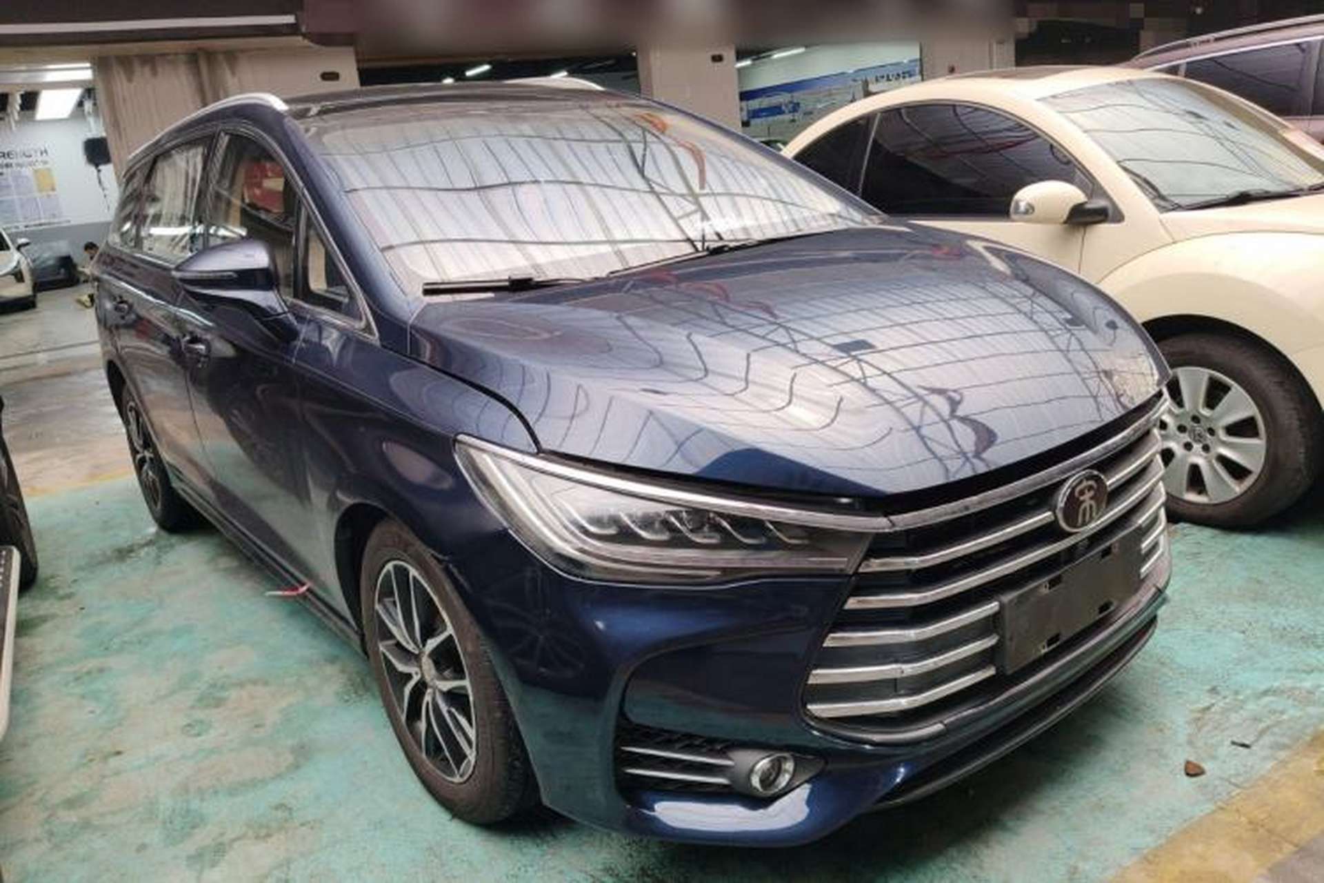 Used BYD Song MAX 2018 1.5T Automatic Smart Connect Elite Model with 6 Seats Front Right 45 Deg