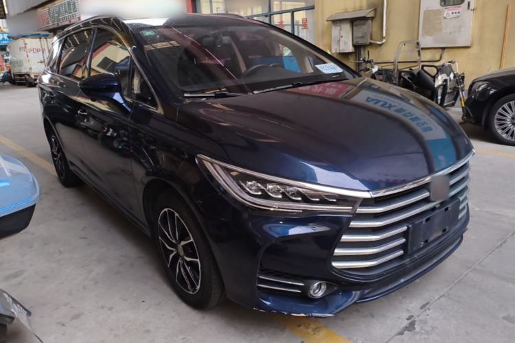 Used BYD Song MAX 2018 1.5T Automatic Smart Connect Elite Model with 6 Seats Front Right 45 Deg