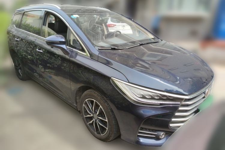 Used BYD Song MAX 2018 1.5T Automatic Smart Connect Elite Model with 6 Seats Front Right 45 Deg