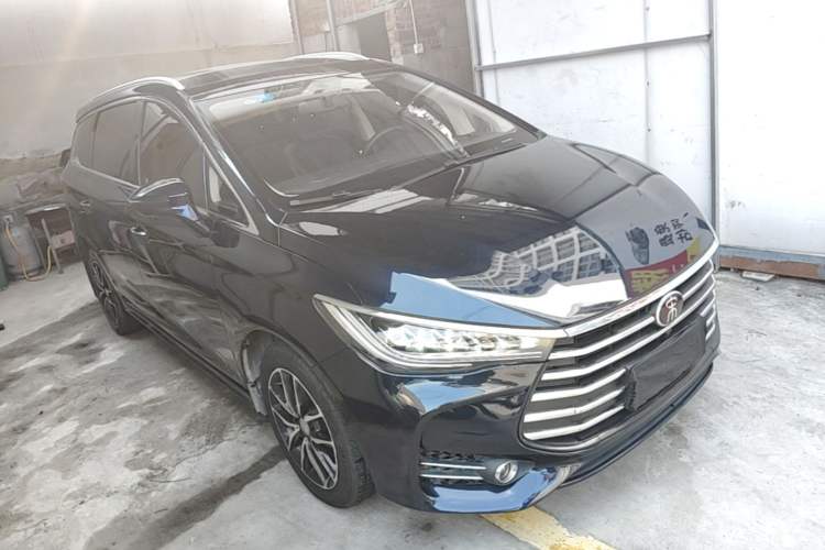 Used BYD Song MAX 2018 1.5T Automatic Smart Connect Luxury 6-Seater Front Right 45 Deg
