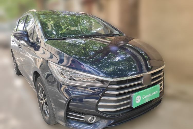 Used BYD Song MAX 2018 1.5T Automatic Smart Connect Elite Model with 6 Seats Front Right 45 Deg