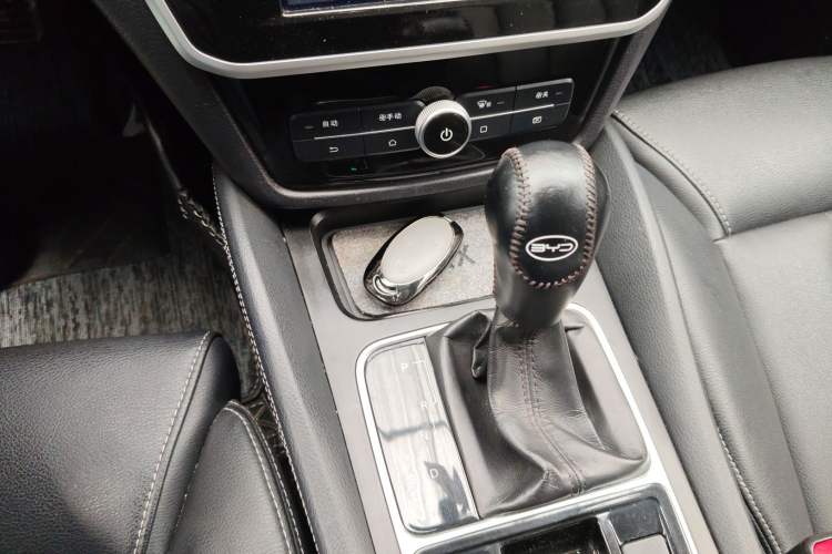 Used BYD Song MAX 2018 1.5T Automatic Smart Connect Elite Model with 6 Seats Gear Lever