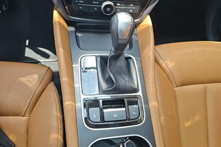 Used BYD Song MAX 2018 1.5T Automatic Smart Connect Elite Model with 6 Seats Gear Lever