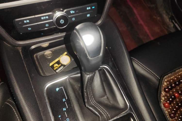 Used BYD Song MAX 2018 1.5T Automatic Smart Connect Luxury 6-Seater Gear Lever