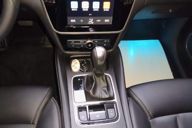 Used BYD Song MAX 2018 1.5T Automatic Smart Connect Elite Model with 6 Seats Gear Lever