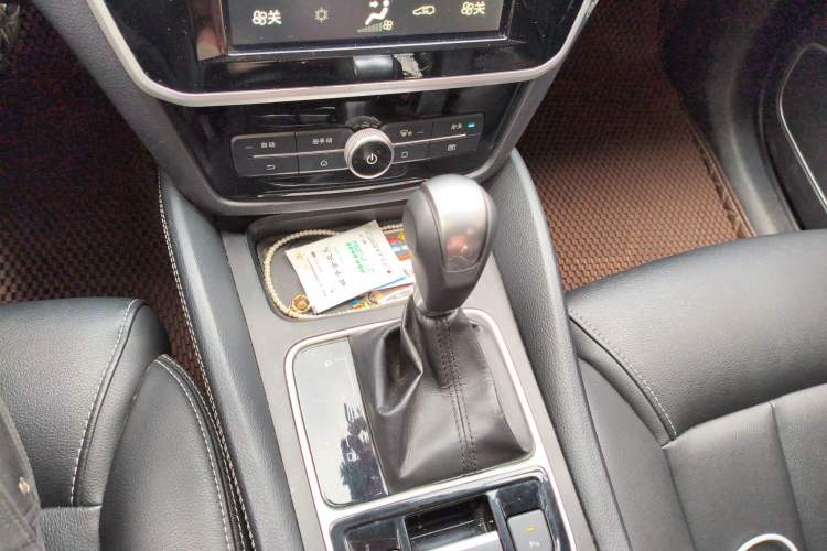 Used BYD Song MAX 2018 1.5T Automatic Smart Connect Luxury 6-Seater Gear Lever