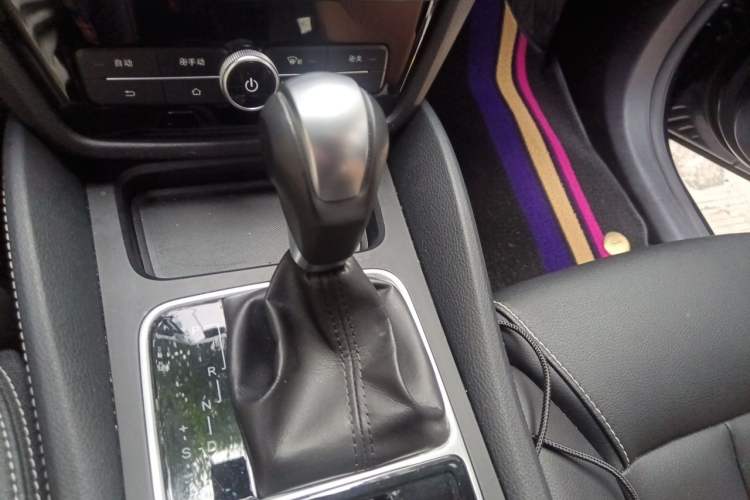 Used BYD Song MAX 2018 1.5T Automatic Smart Connect Luxury 6-Seater Gear Lever