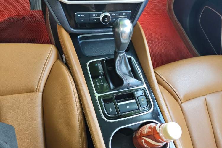 Used BYD Song MAX 2018 1.5T Automatic Smart Connect Luxury 6-Seater Gear Lever