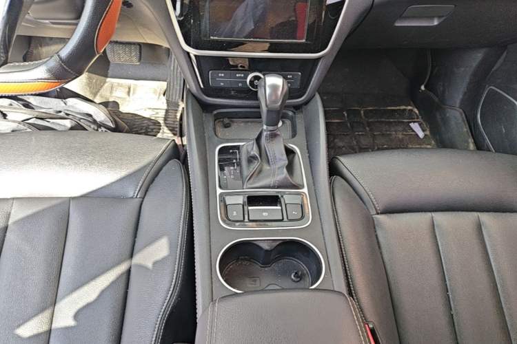 Used BYD Song MAX 2018 1.5T Automatic Smart Connect Elite Model with 6 Seats Gear Lever