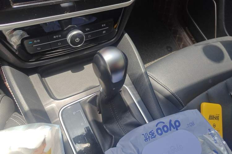 Used BYD Song MAX 2018 1.5T Automatic Smart Connect Luxury 6-Seater Gear Lever