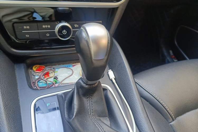 Used BYD Song MAX 2018 1.5T Automatic Smart Connect Luxury 6-Seater Gear Lever