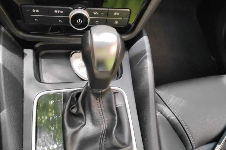 Used BYD Song MAX 2018 1.5T Automatic Smart Connect Elite Model with 6 Seats Gear Lever