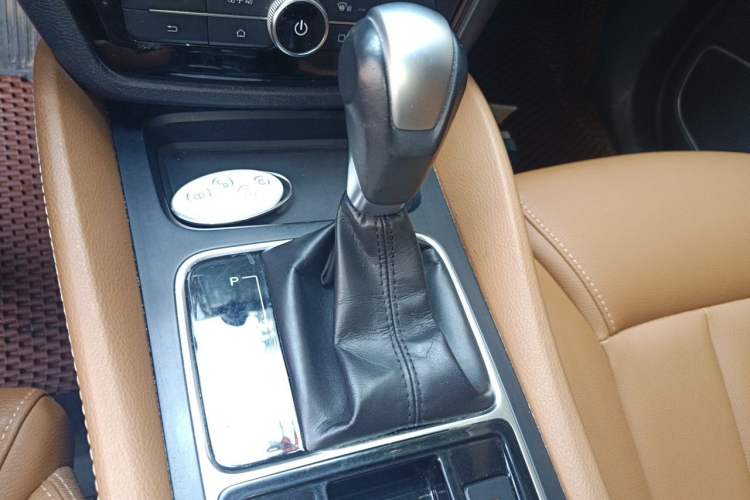 Used BYD Song MAX 2018 1.5T Automatic Smart Connect Luxury 6-Seater Gear Lever