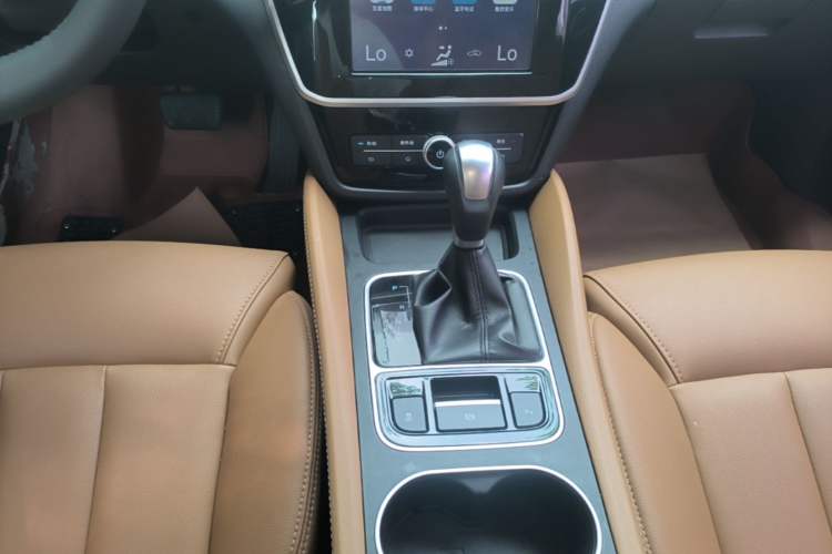 Used BYD Song MAX 2018 1.5T Automatic Smart Connect Luxury 6-Seater Gear Lever