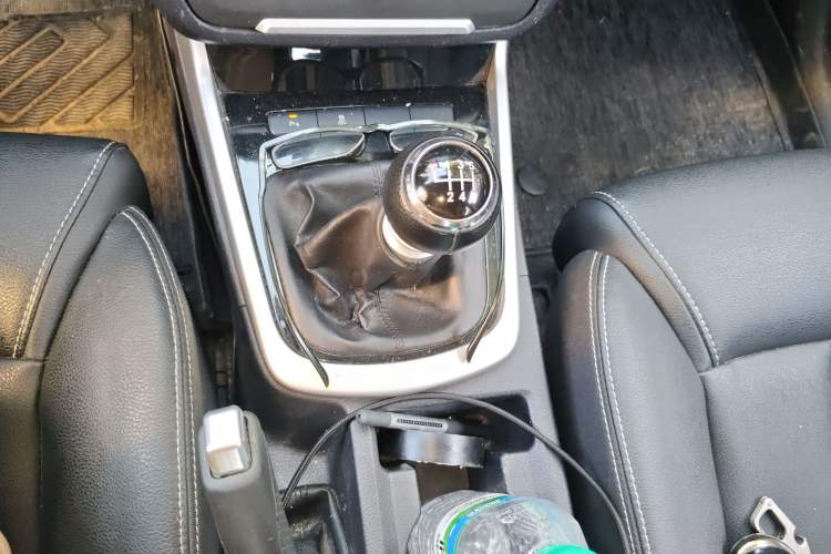 Used BYD Song MAX 2018 1.5T Manual Smart Connect Luxury 6-Seater Gear Lever