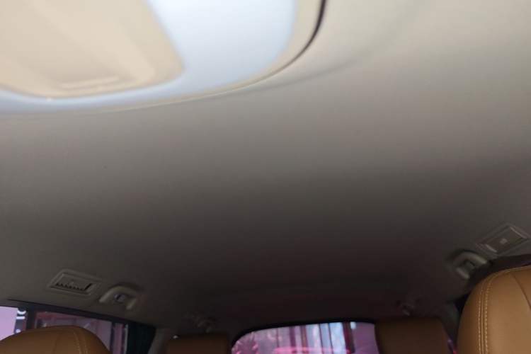 Used BYD Song MAX 2018 1.5T Automatic Smart Connect Luxury 6-Seater Headliner