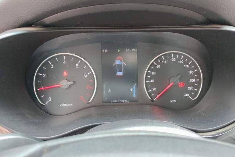 Used BYD Song MAX 2018 1.5T Automatic Smart Connect Luxury 6-Seater Instrument Cluster