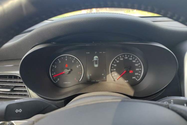 Used BYD Song MAX 2018 1.5T Automatic Smart Connect Elite Model with 6 Seats Instrument Cluster