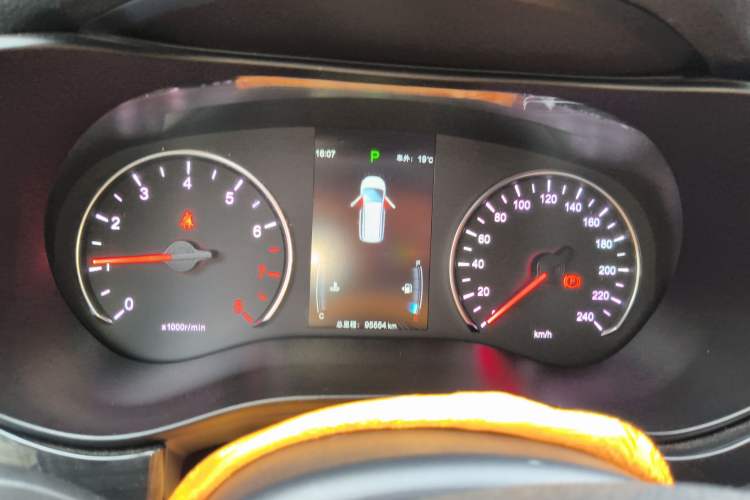 Used BYD Song MAX 2018 1.5T Automatic Smart Connect Luxury 6-Seater Instrument Cluster