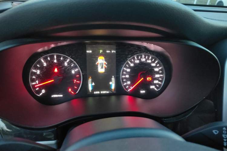 Used BYD Song MAX 2018 1.5T Automatic Smart Connect Elite Model with 6 Seats Instrument Cluster