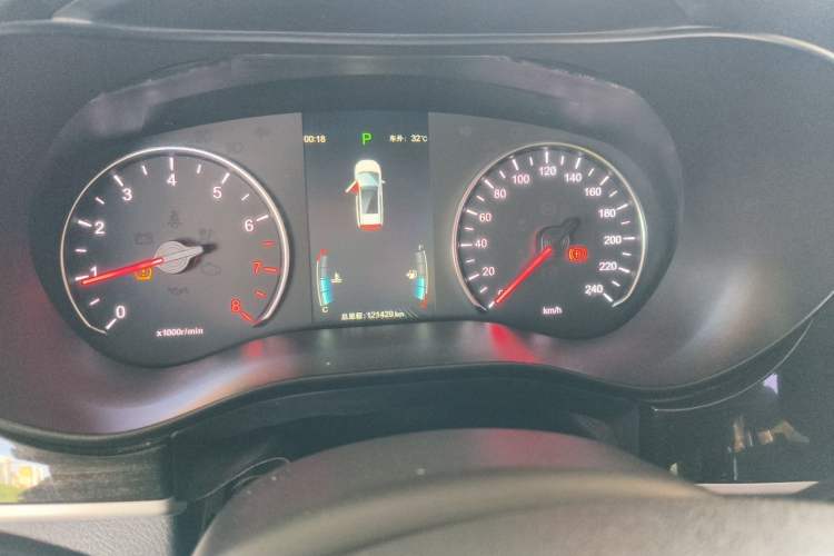 Used BYD Song MAX 2018 1.5T Automatic Smart Connect Elite Model with 6 Seats Instrument Cluster
