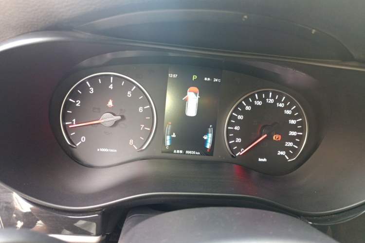 Used BYD Song MAX 2018 1.5T Automatic Smart Connect Luxury 6-Seater Instrument Cluster