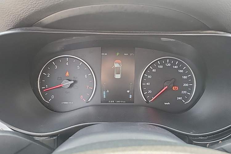 Used BYD Song MAX 2018 1.5T Automatic Smart Connect Elite Model with 6 Seats Instrument Cluster