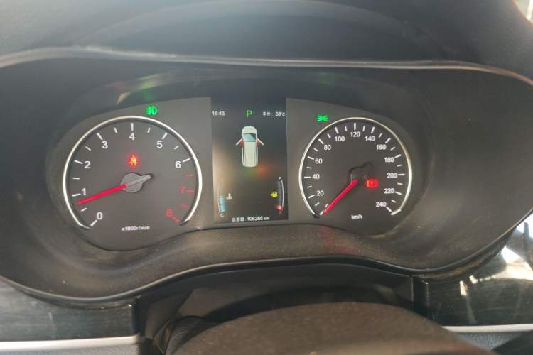 Used BYD Song MAX 2018 1.5T Automatic Smart Connect Luxury 6-Seater Instrument Cluster