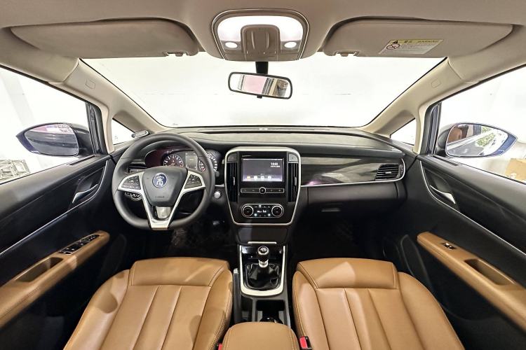 Used BYD Song MAX 2018 1.5T Manual Smart Connect Luxury 6-Seater Interior 1