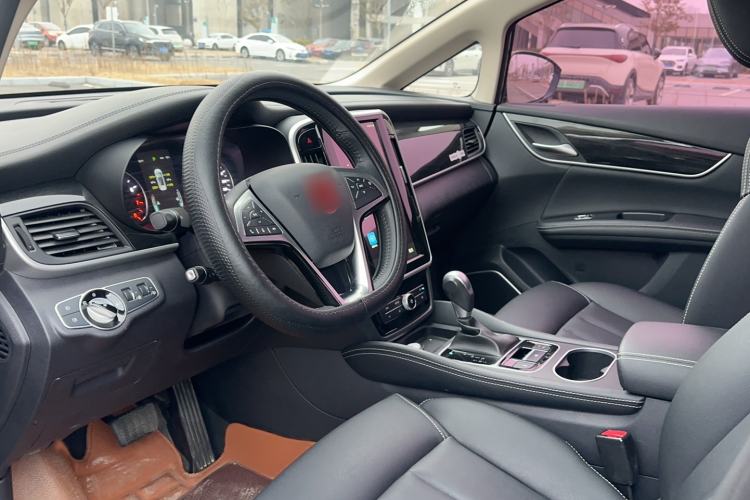Used BYD Song MAX 2018 1.5T Automatic Smart Connect Elite Model with 6 Seats Interior 1