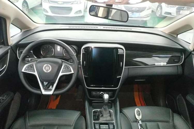 Used BYD Song MAX 2018 1.5T Automatic Smart Connect Elite Model with 6 Seats Interior 1