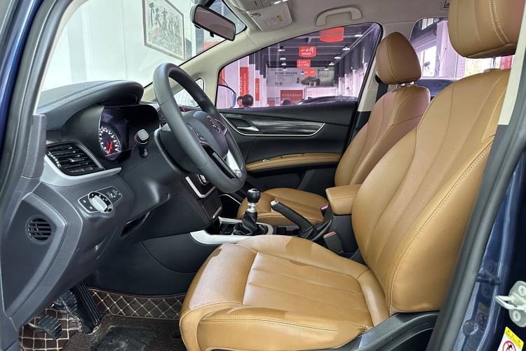 Used BYD Song MAX 2018 1.5T Manual Smart Connect Luxury 6-Seater Interior 2