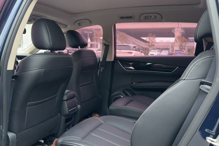 Used BYD Song MAX 2018 1.5T Automatic Smart Connect Elite Model with 6 Seats Interior 2