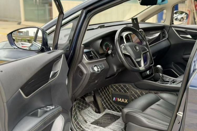 Used BYD Song MAX 2018 1.5T Automatic Smart Connect Luxury 6-Seater Interior 3