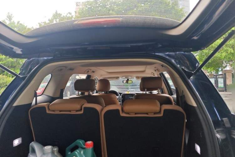 Used BYD Song MAX 2018 1.5T Automatic Smart Connect Elite Model with 6 Seats Interior 3